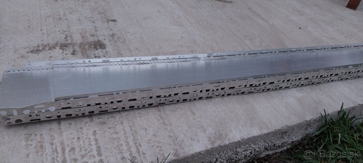 Zakladací soklový hliníkový profil