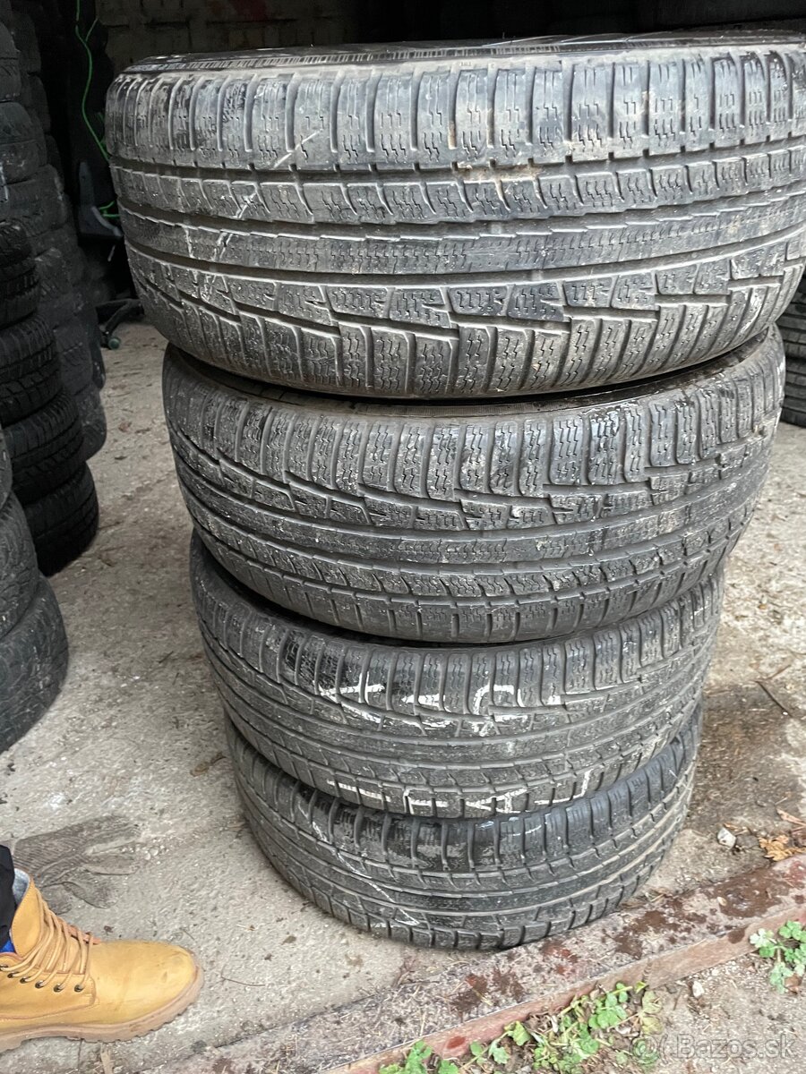 NOKIAN 235/55/R17 ZIMNÉ