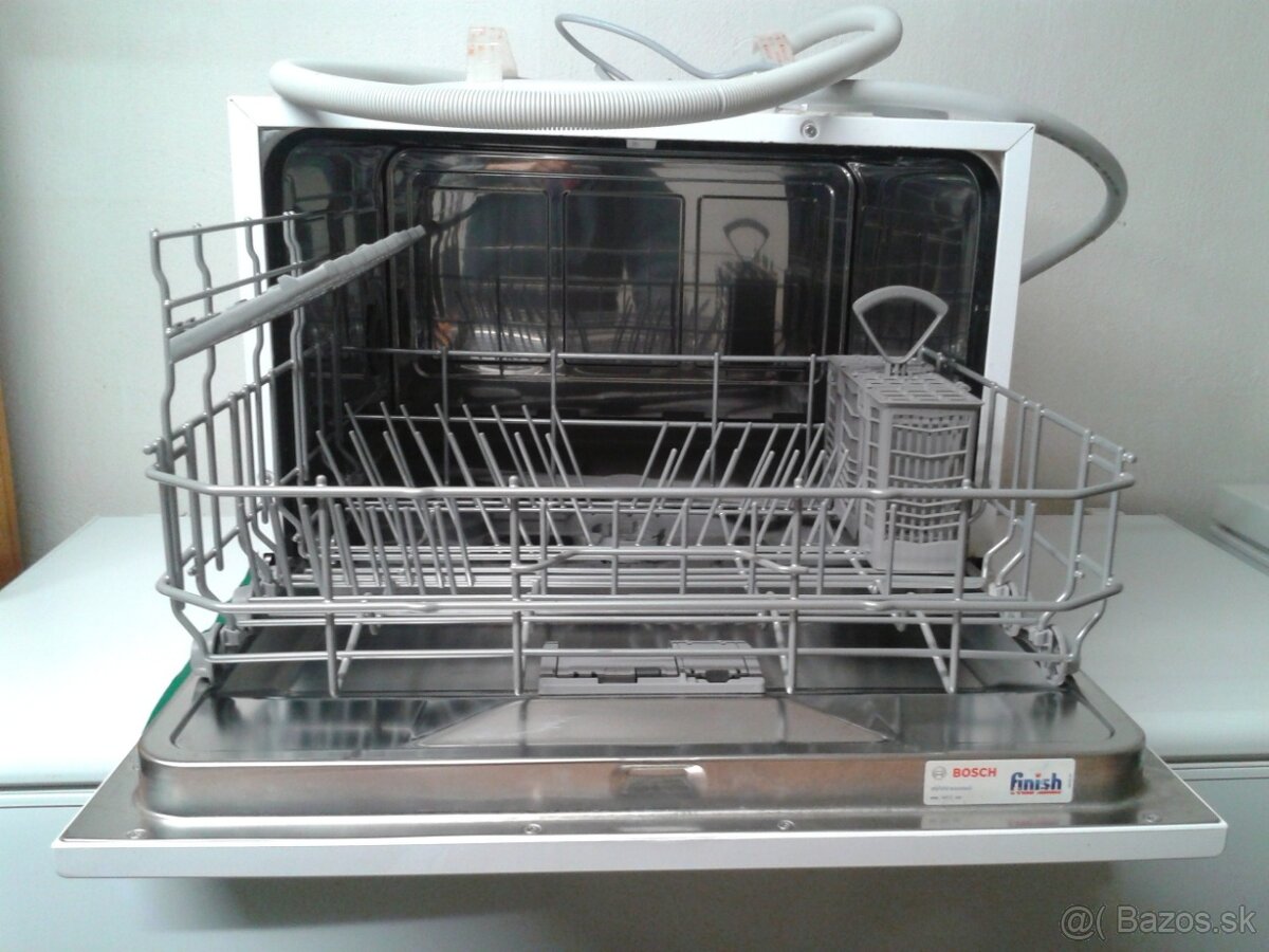 Umývačka riadu na kuchynskú linku "Bosch SE5P1B"