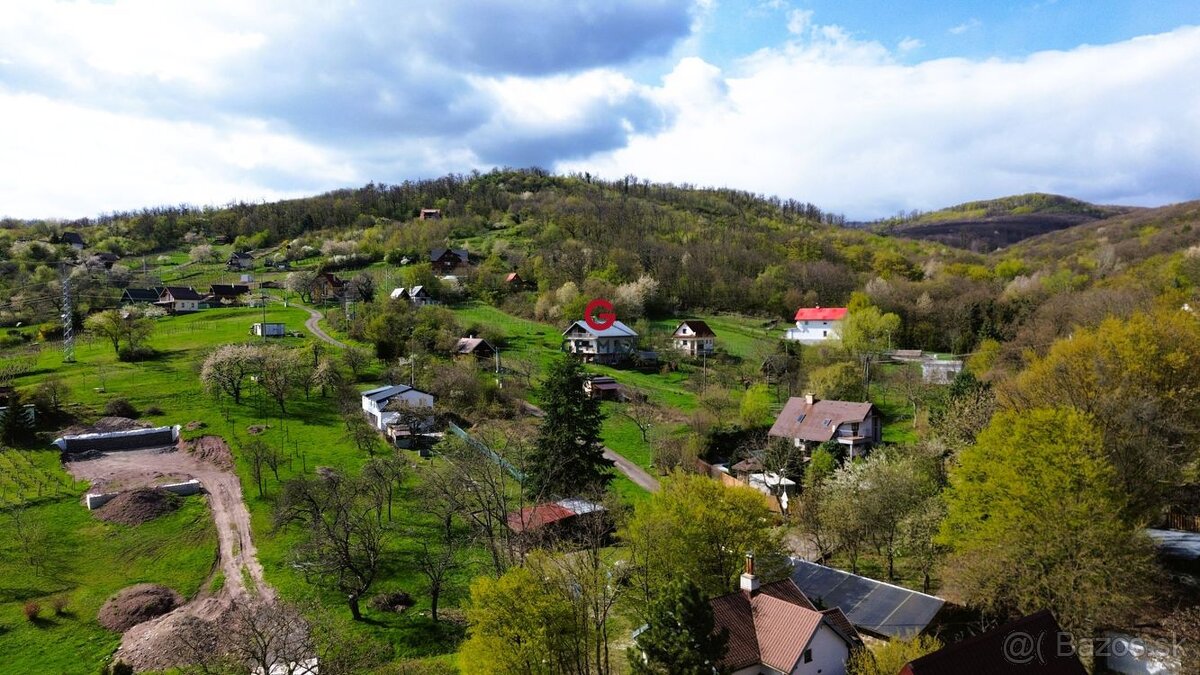 Na predaj murovaná, trojpodlažná chata na Zemplínskej Šírave