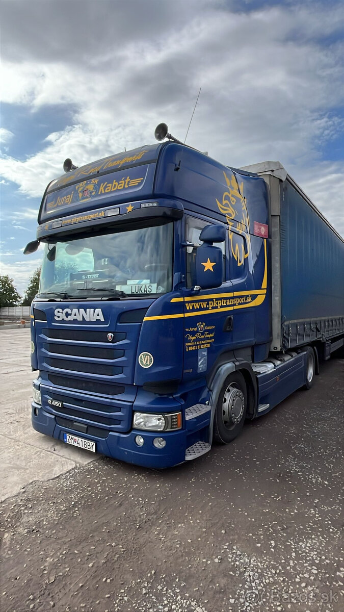 Scania R450 a náves Schmitz.