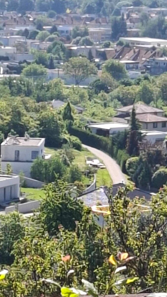 Záhrada nad Dubčekovou ulicou NMnV