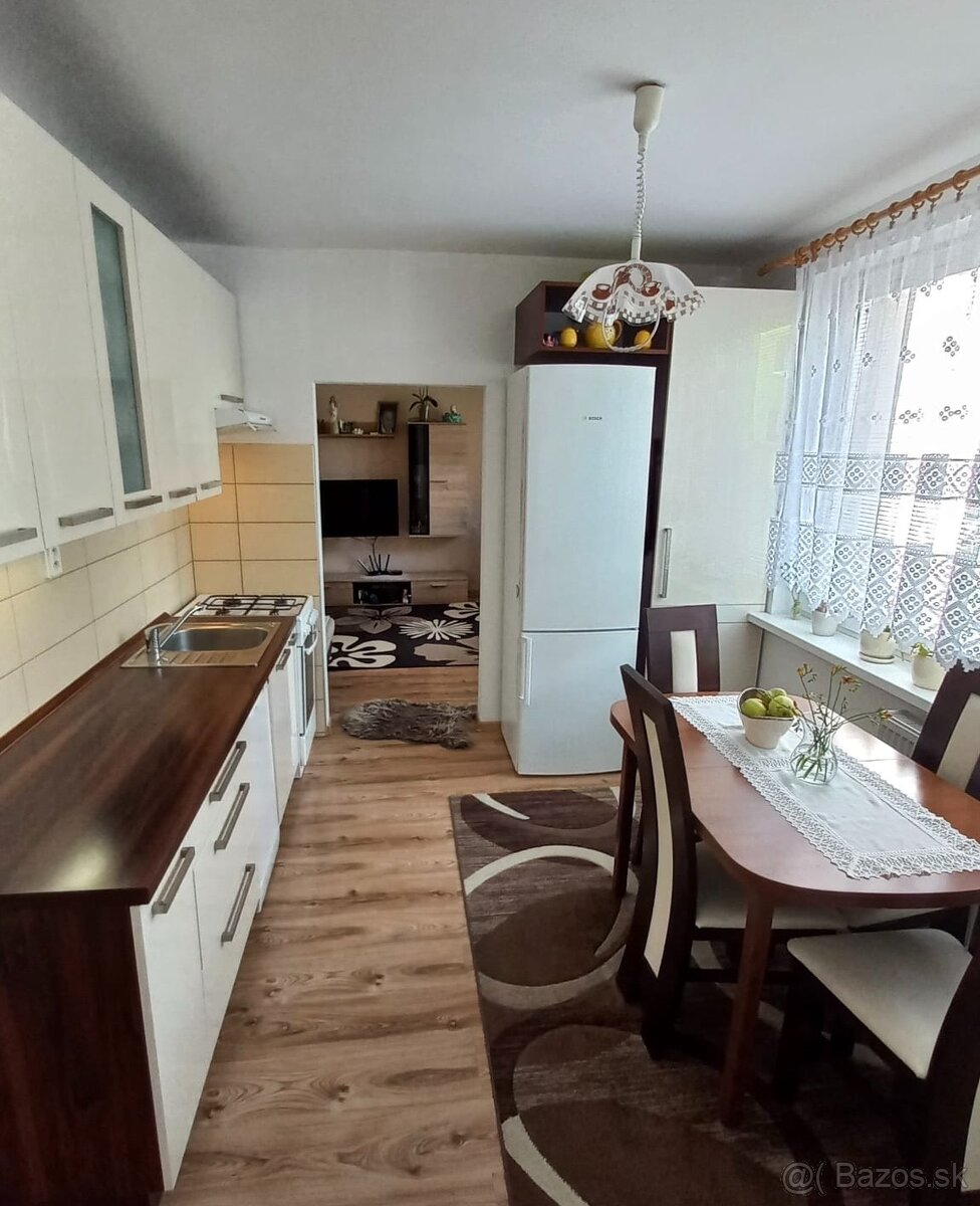 Ponúkam na predaj 3-izbový byt v centre mesta Krompachy