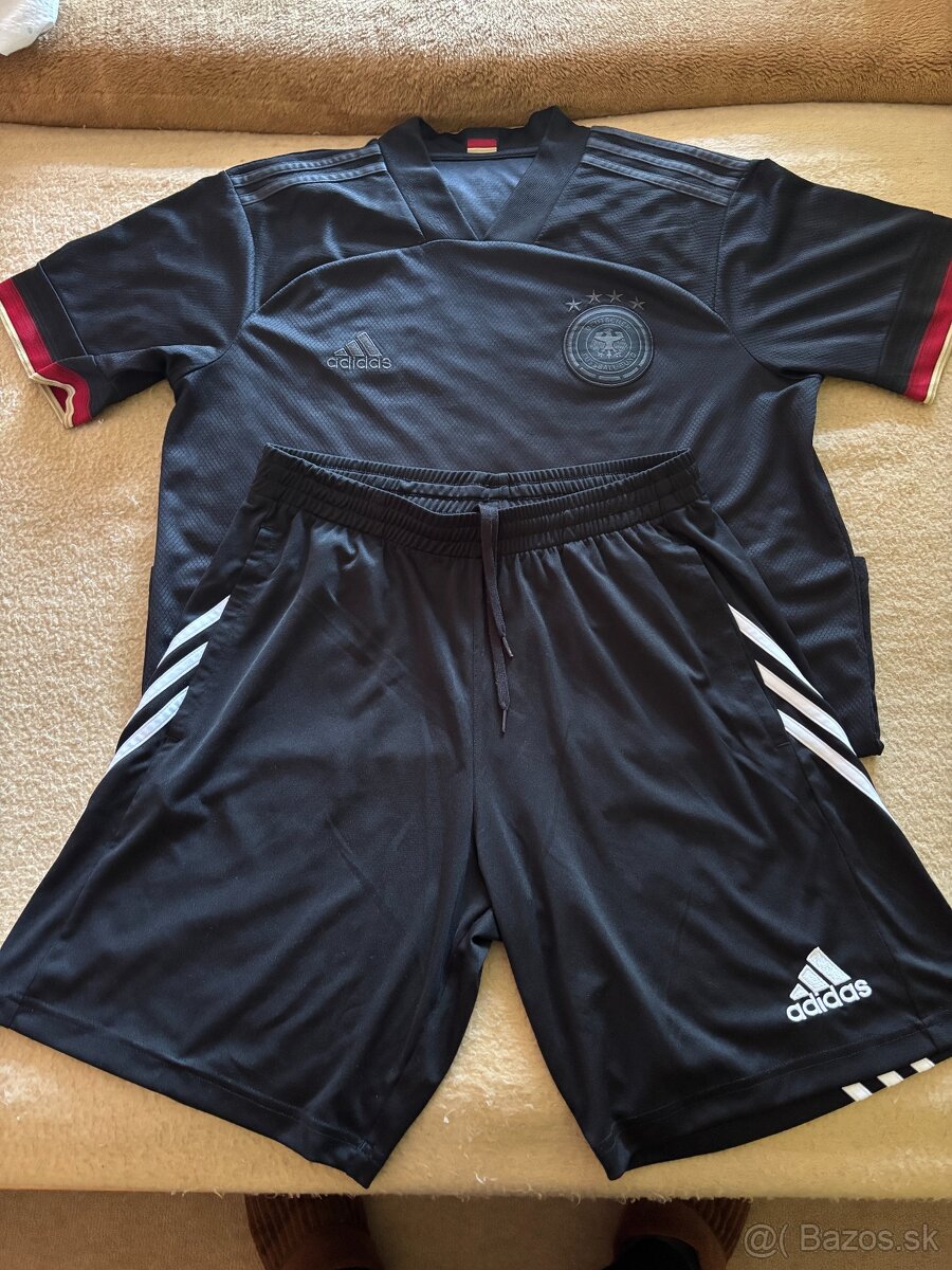 Adidas funkčne tričko.