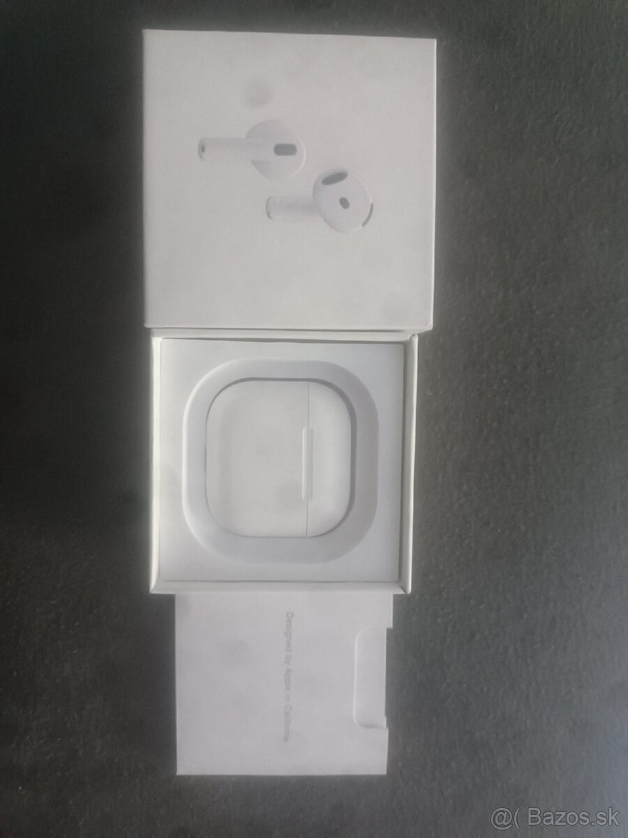 Apple Airpods 4 with noise cancelation