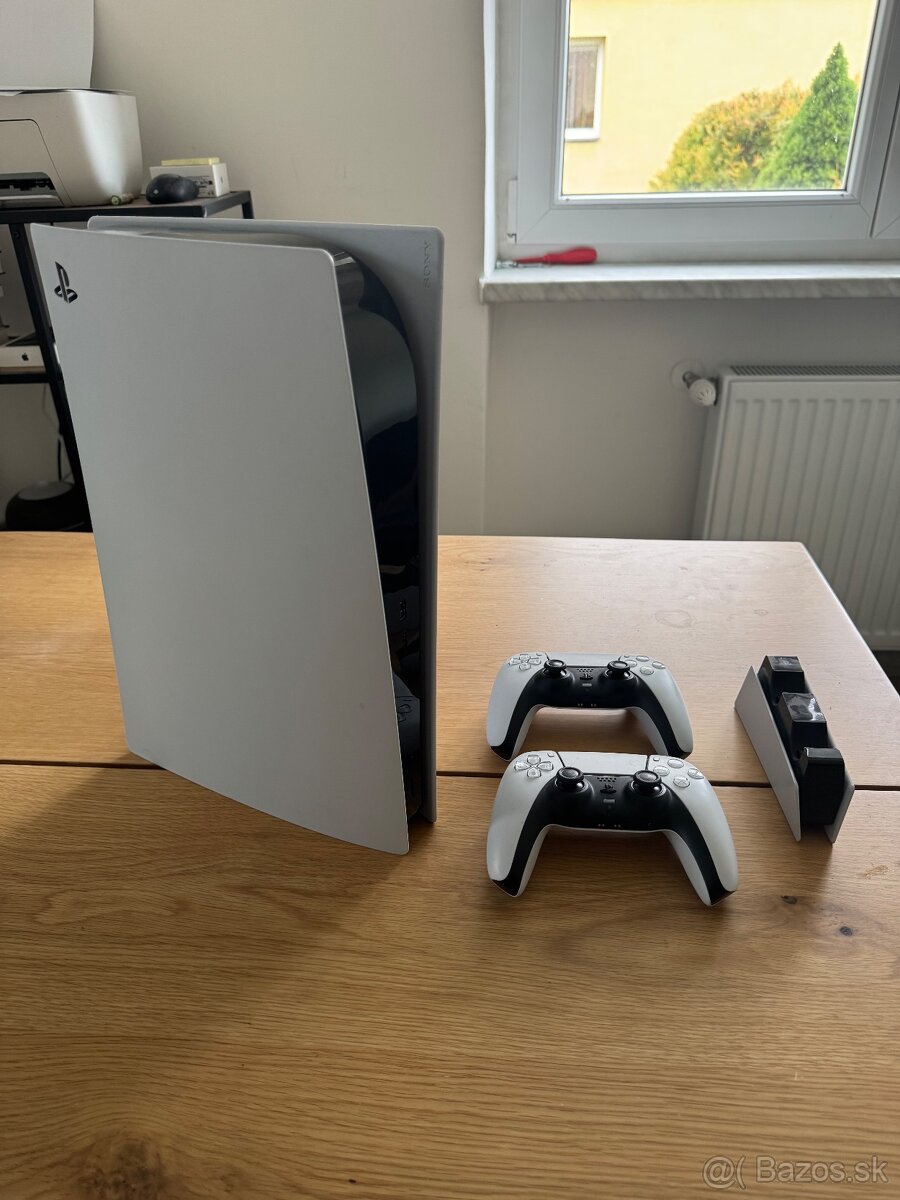Playstation 5 + 2x ovladač + nabijacia stanica