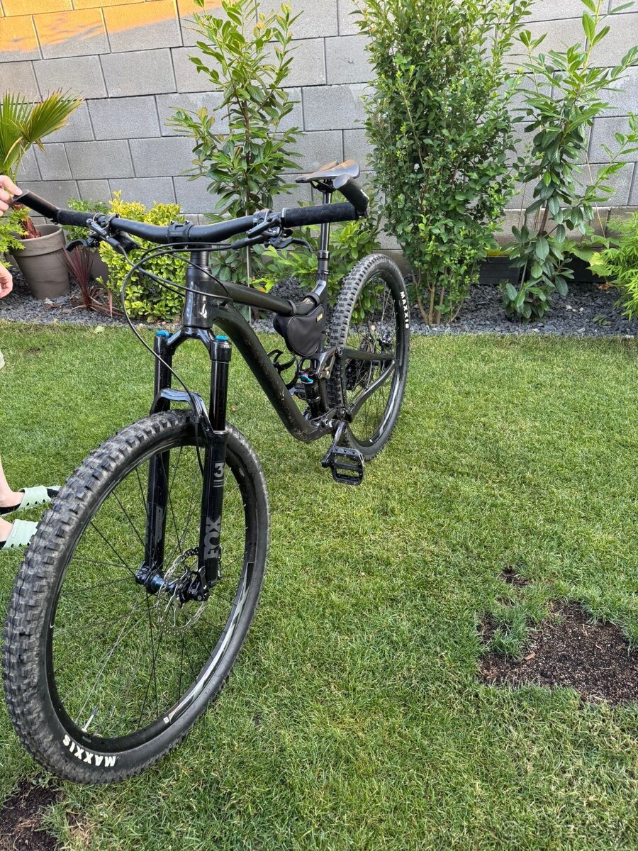 Predám celoodpružený horský bicykel Giant