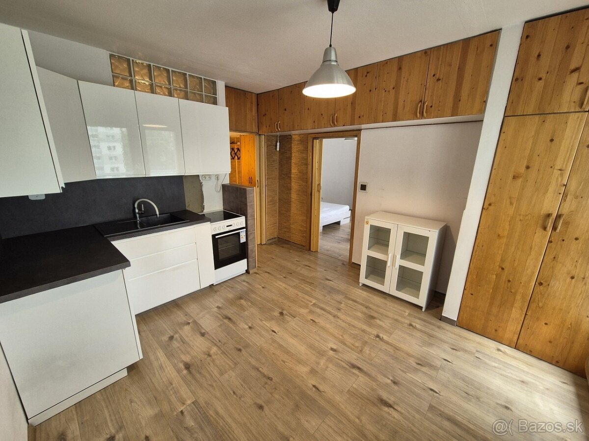 1-izbový byt s balkónom / 38 m2 / - Čadca
