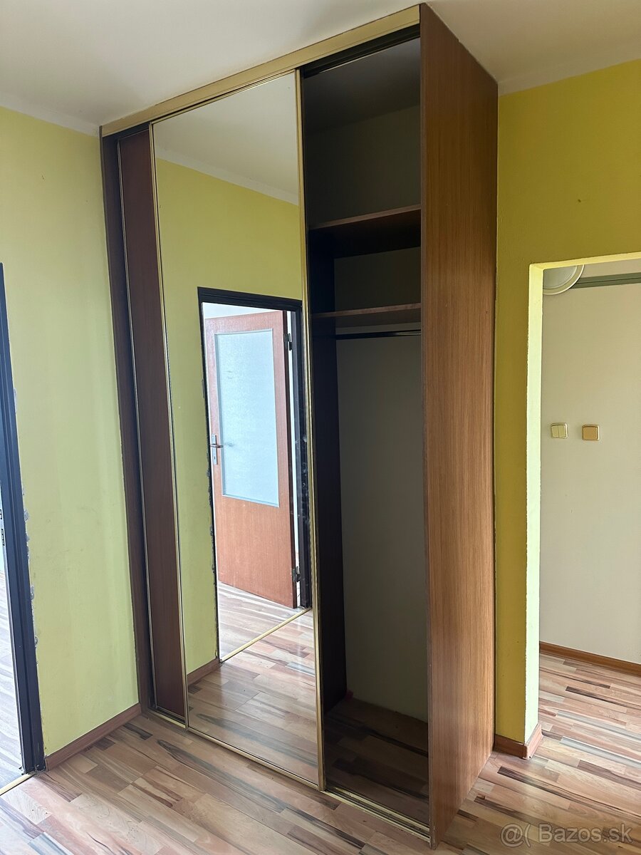 Predam roll door skrinu