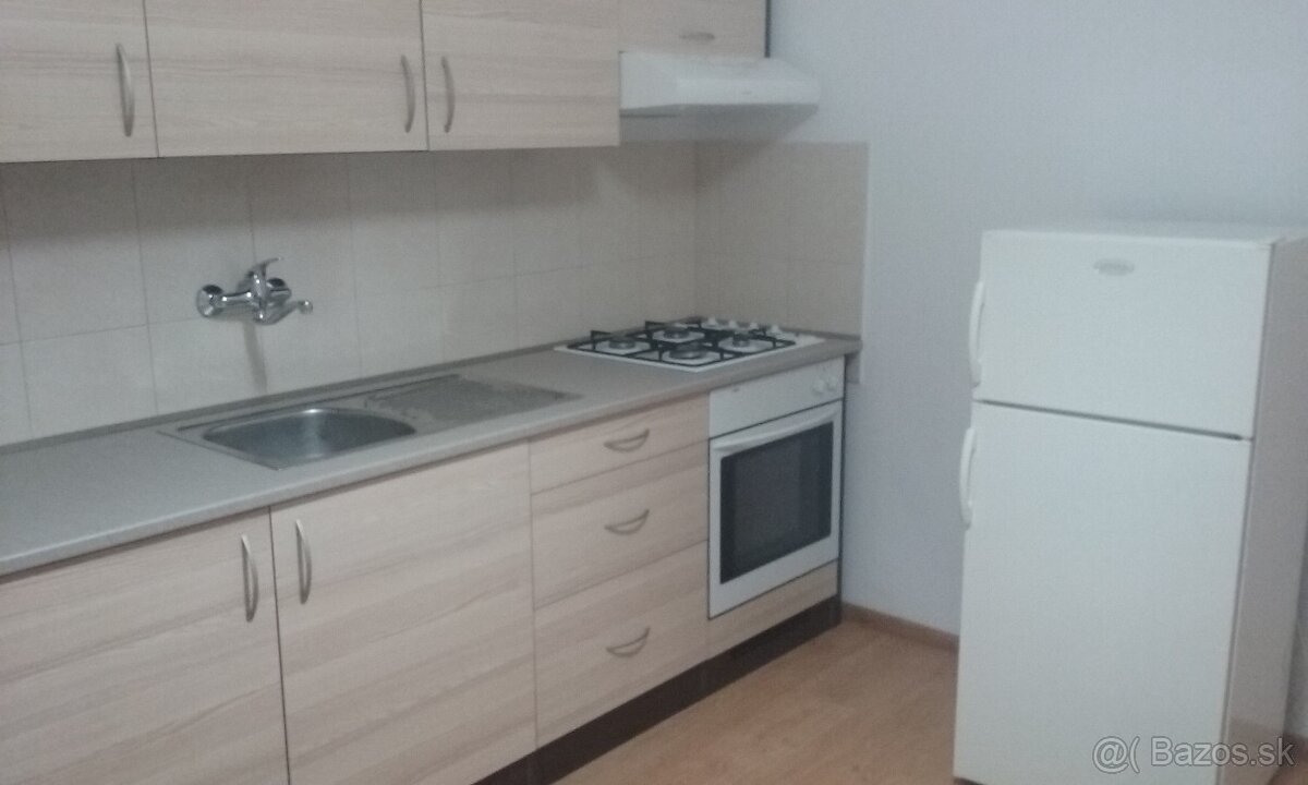 Prenájom 1 izbového bytu v Trenčíne