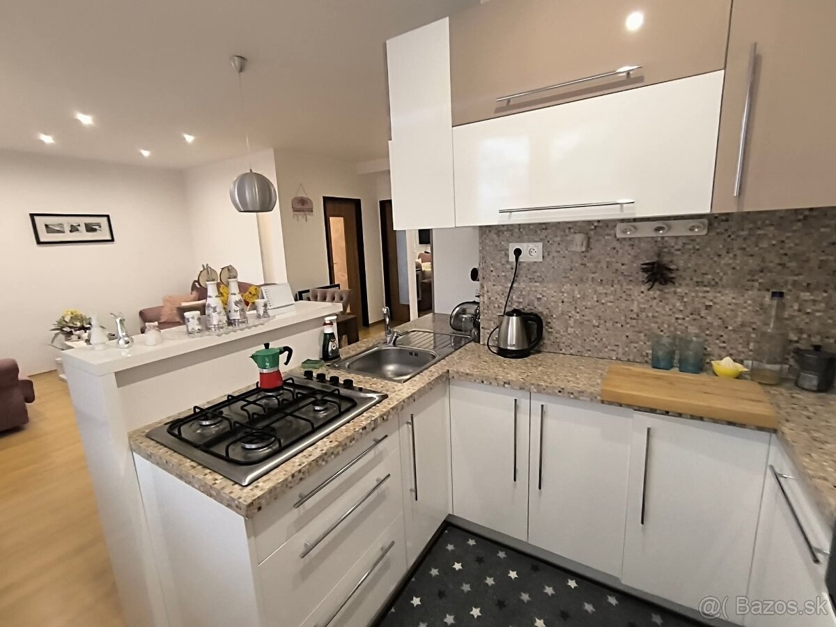 Krásny 3 izbový byt na PREDAJ - KOMÁRNO