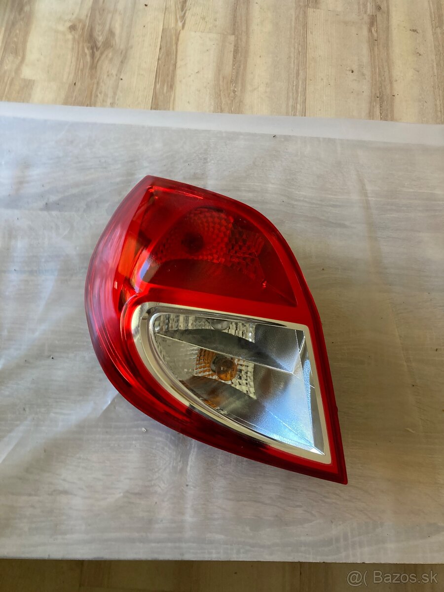 Predám zadné svetlo na Renault Clio