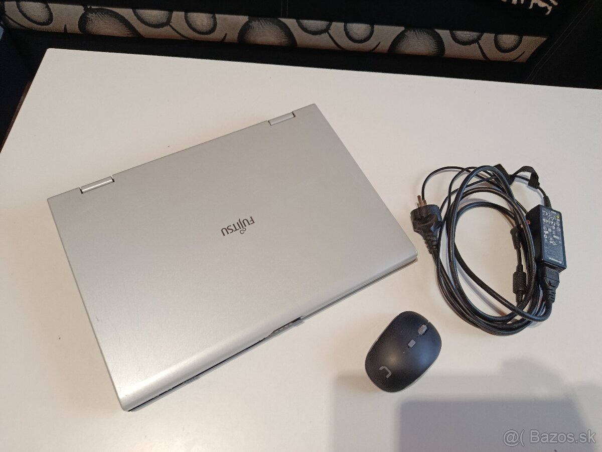 notebook Fujitsu v TOP stave