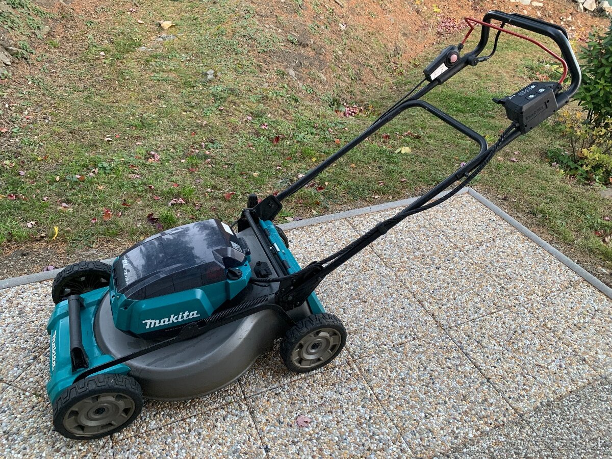 Makita kosacka DLM532Z (2x18V), baterie, nabijacka