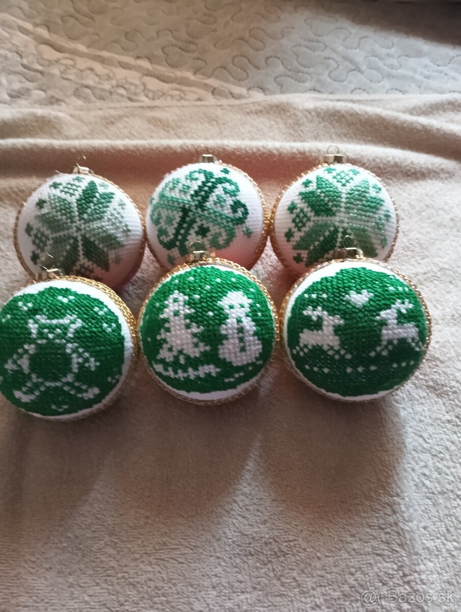 Predám vyšívané vianočné gule