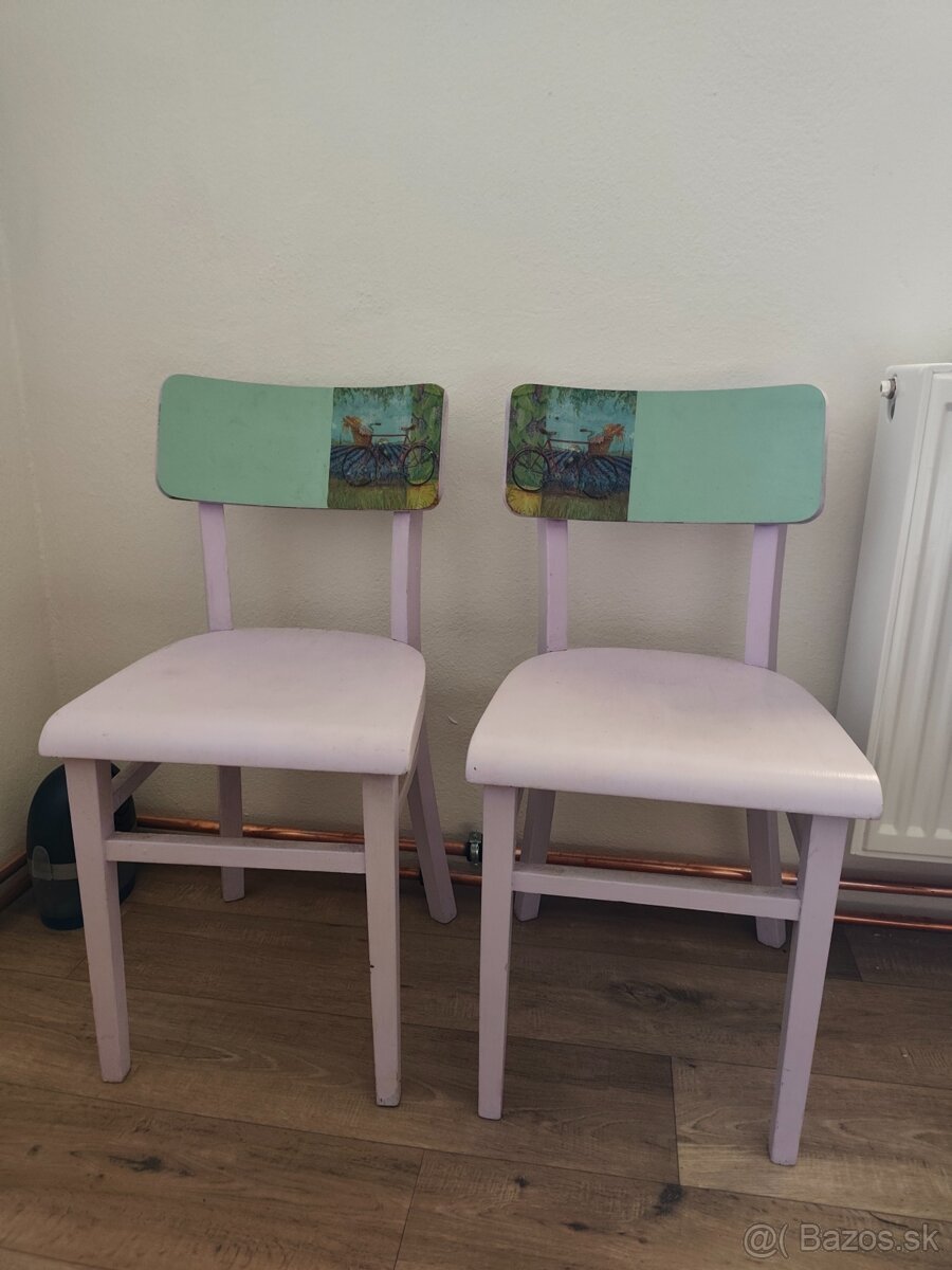 2 stoličky drevené