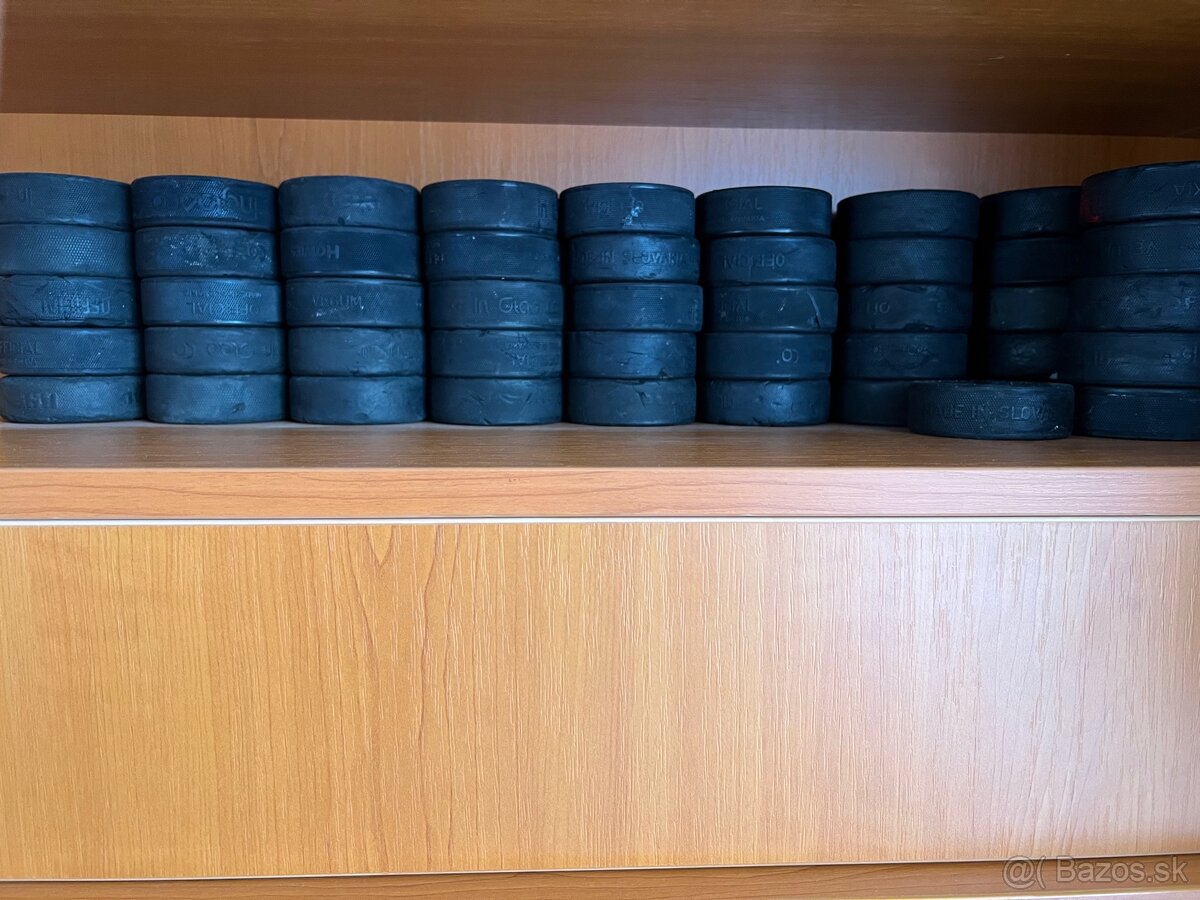 Používané hokejové puky