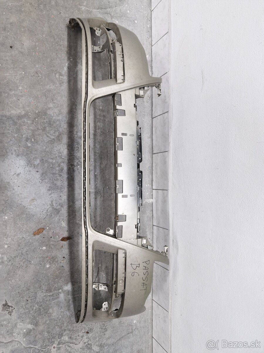 Volkswagen Passat B6 nárazník