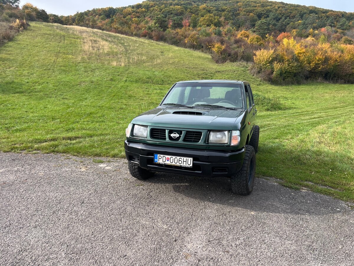 Predám Nissan navara d22 2.5