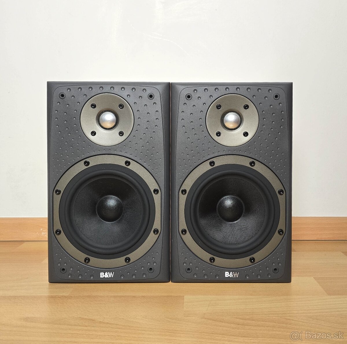 B&W DM 303