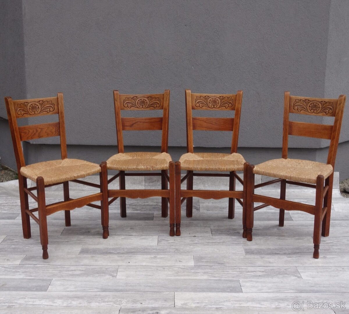 Set starožitných stoličiek vyrezávaných ( 4 Ks ).