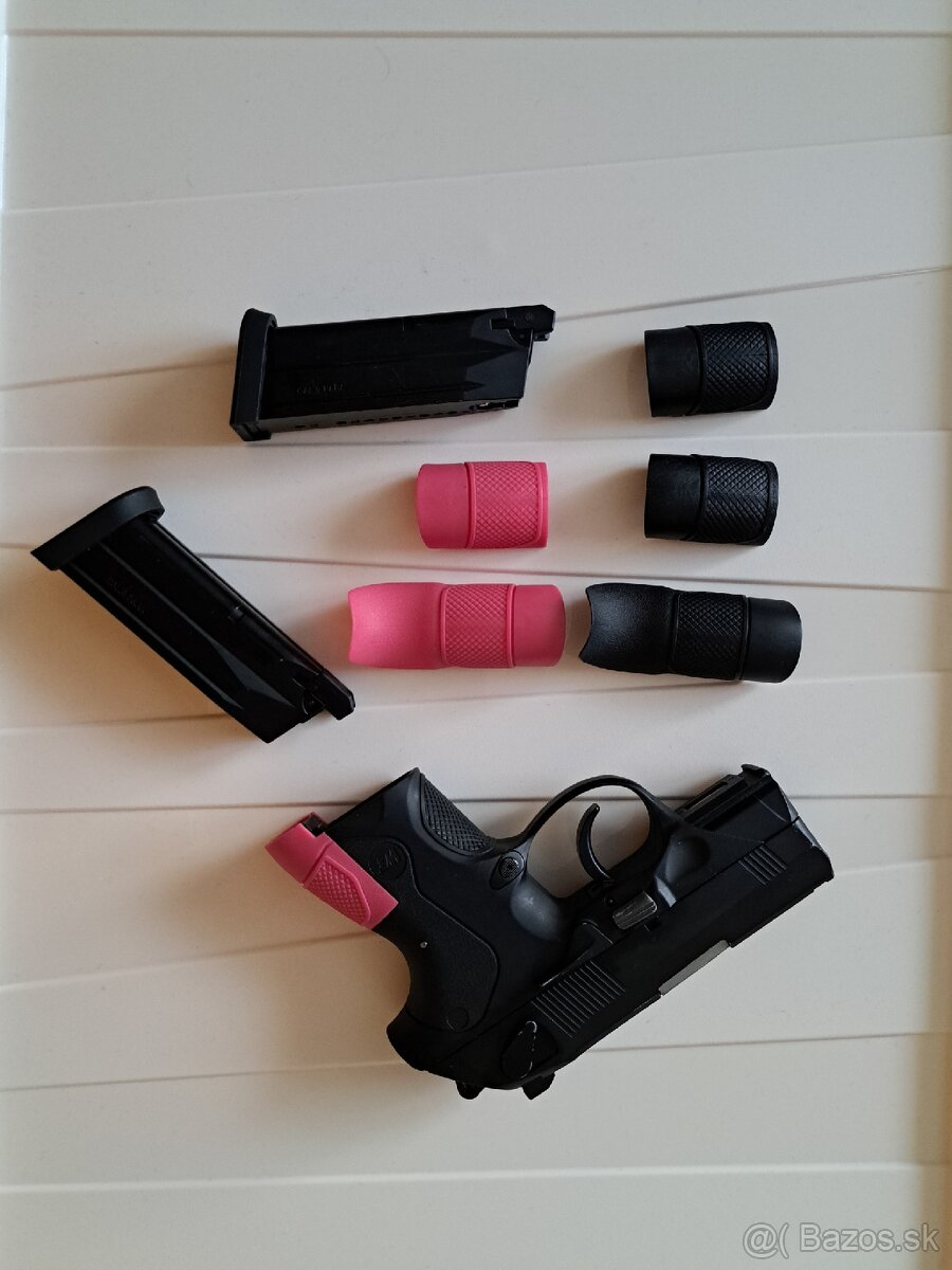 WE GBB plynová pištoľ Bulldog Compact