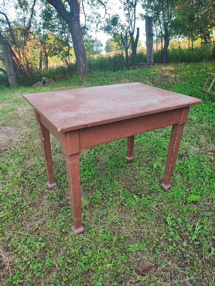 Starožitný stôl
