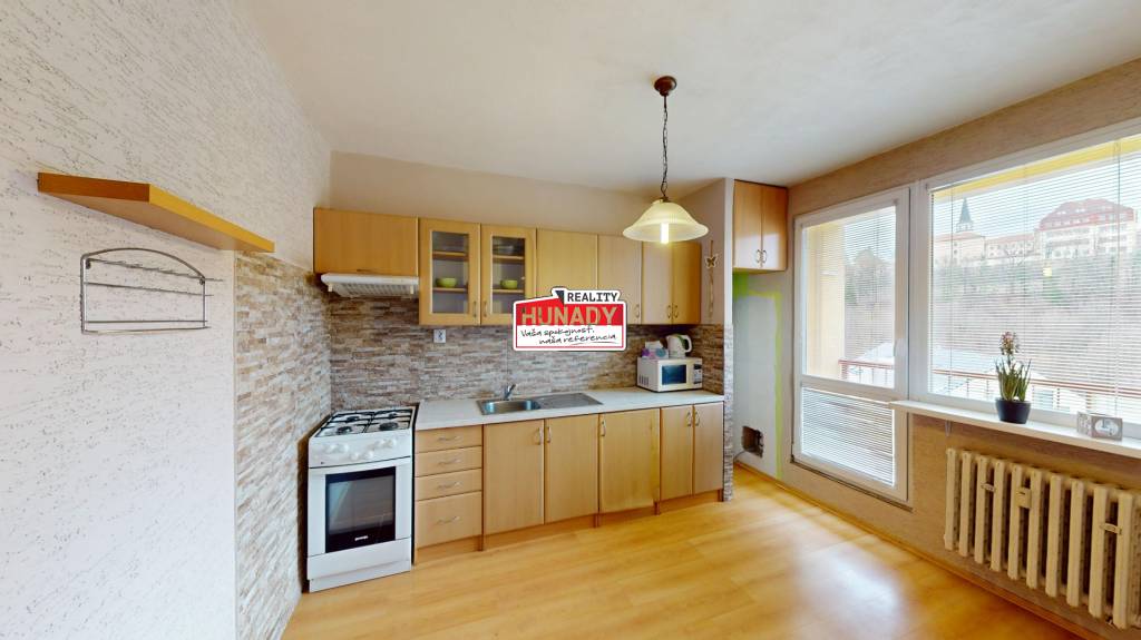 ZNÍŽENÁ CENA (74 m²) 3i BYT NA SÍDLISKU ZÁPAD S BALKÓNOM