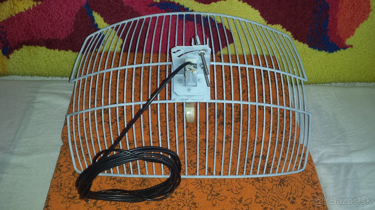 Smerová mikrovlná anténa 19dbi 2.4GHz (PMANT19-HD) s káblom