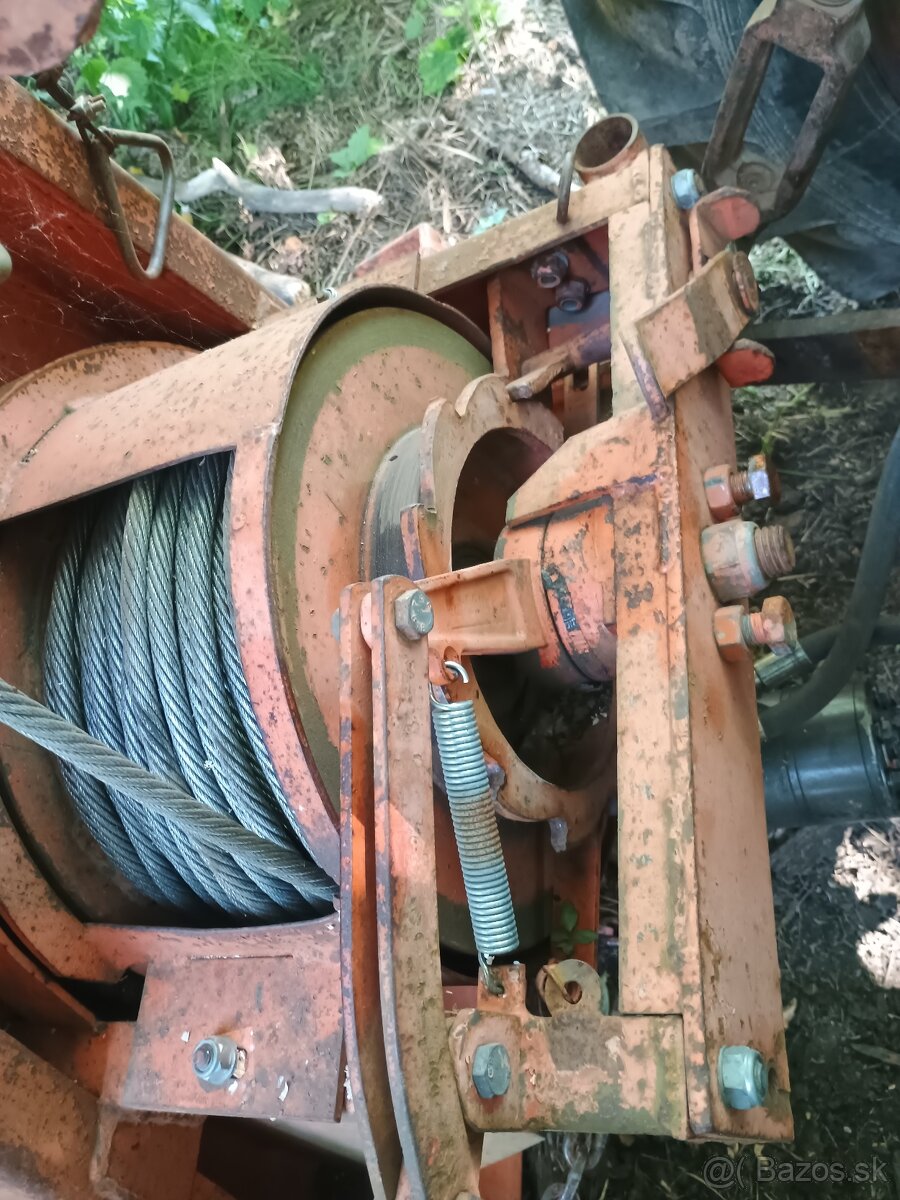 Navijak do trojbodu za traktor 5.5 t