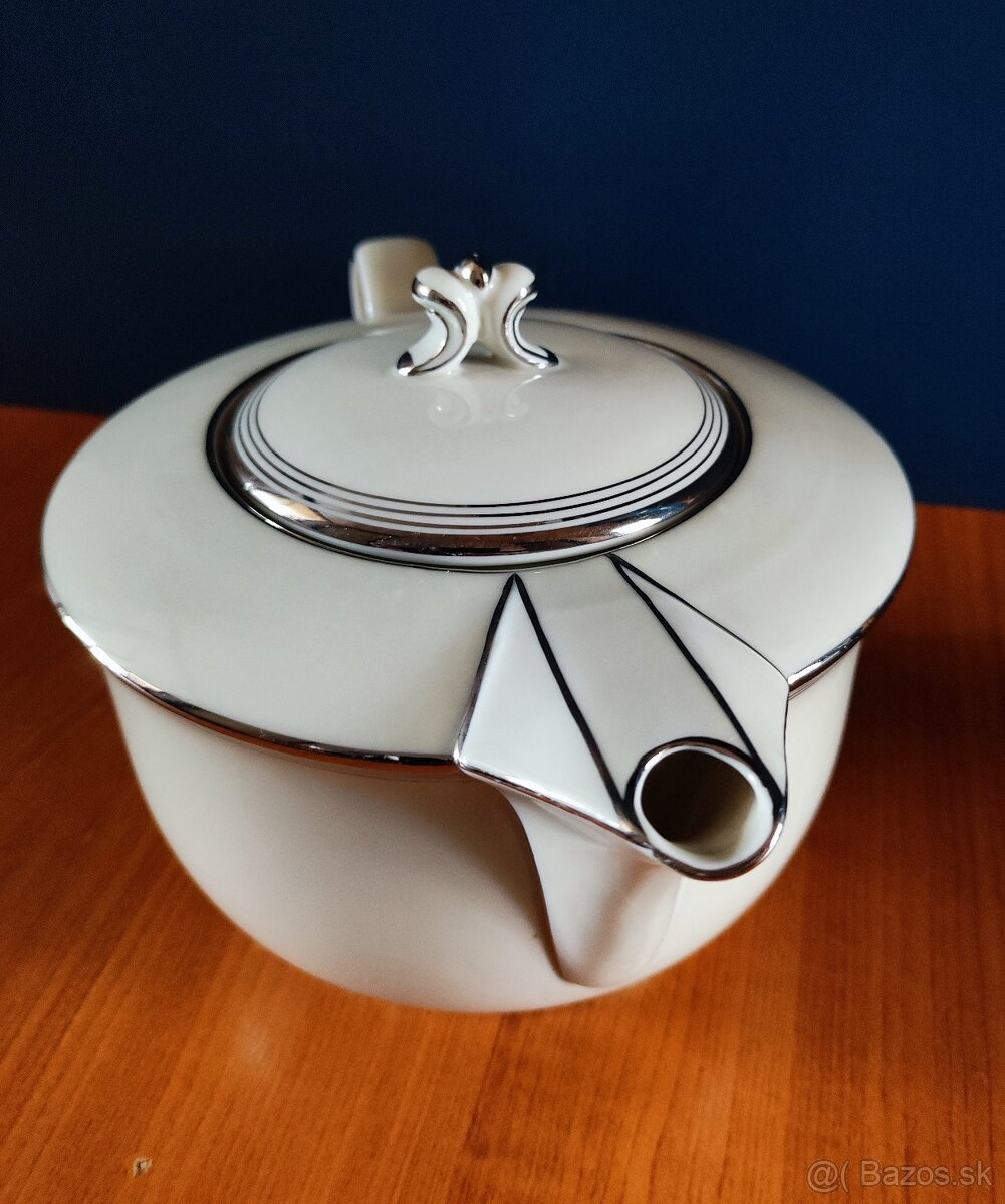 Porcelánový cajník