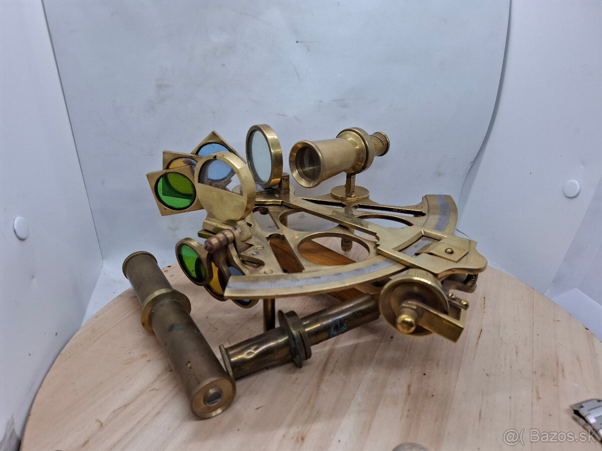 Predám starý námorný sextant + dva okuláre 120 €