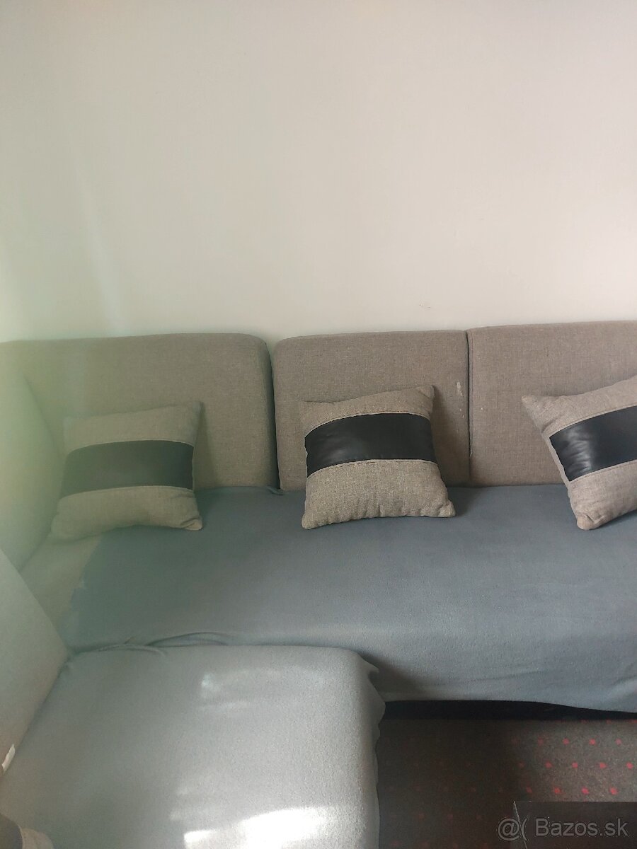Predám rozťahovaciu sedacku v tváre L