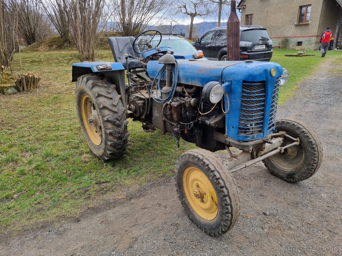 Traktor Zetor 25