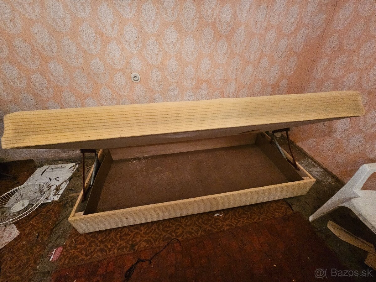 Darujem starý postel