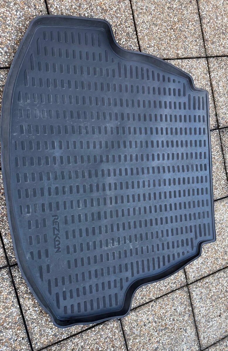 Gumová vaňa do kufra REZKON pre Toyota Corolla Sedan (2019)