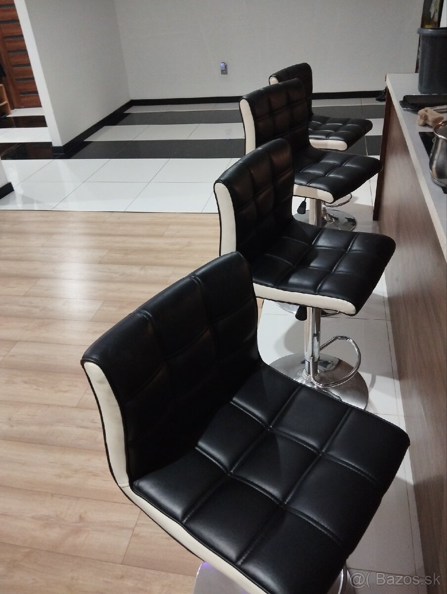 Predám 4 Barové stoličky.