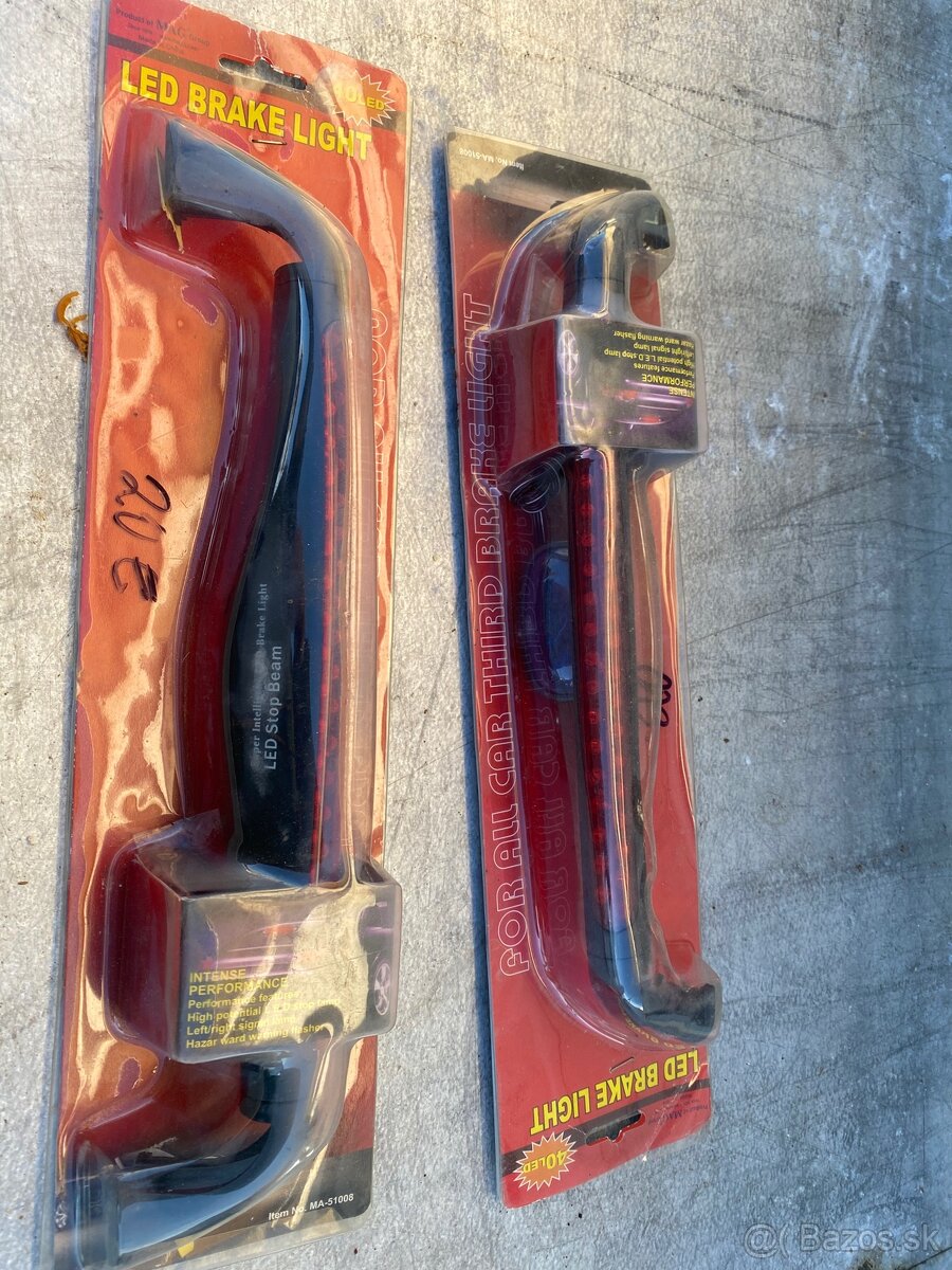 Tretie brzdové svetlo