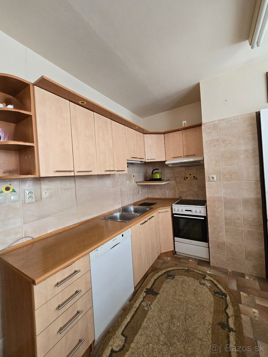 Ponúkam na prenájom 3 izbový byt s balkónom v Poprade časť M