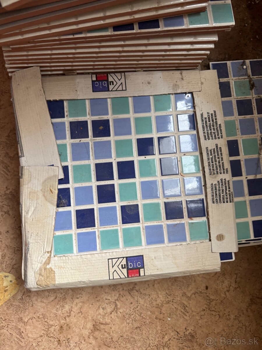 Predán kachličky/obkladačky za 1 EUR.