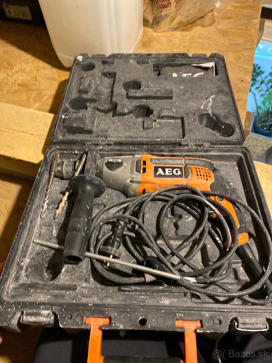 Príklepová vŕtačka AEG + kufor a príslušenstvo