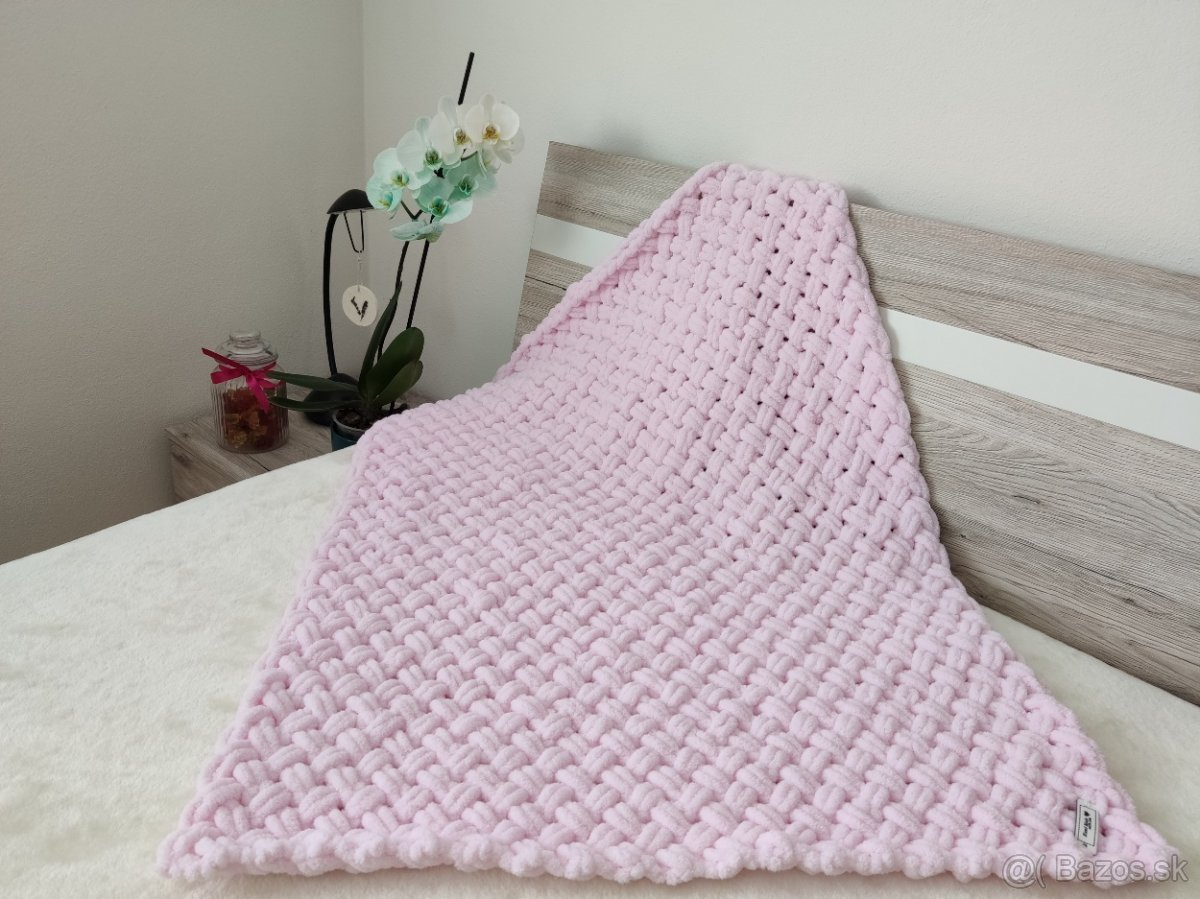 Pletená detská deka svetlo-ružová