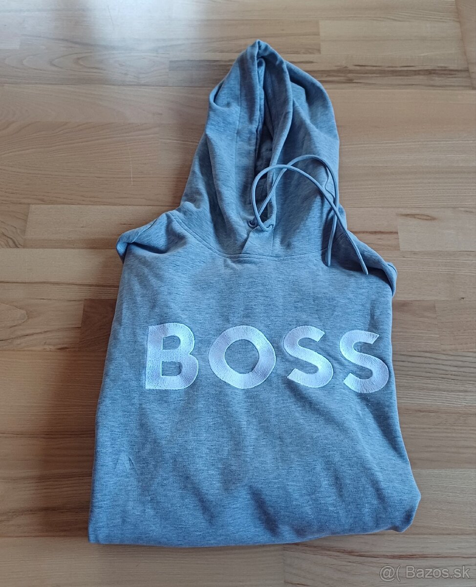 Boss bledošedá