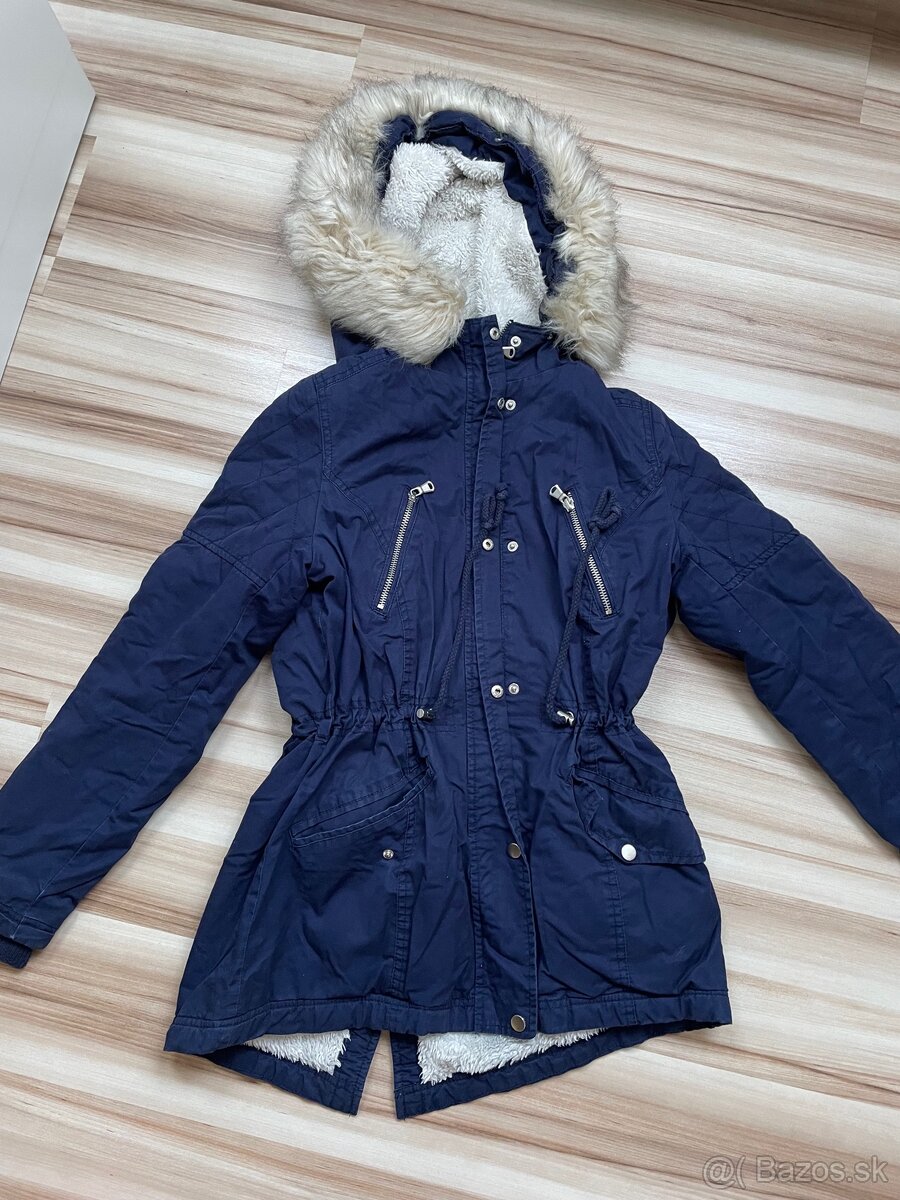 Tmavomodrá parka