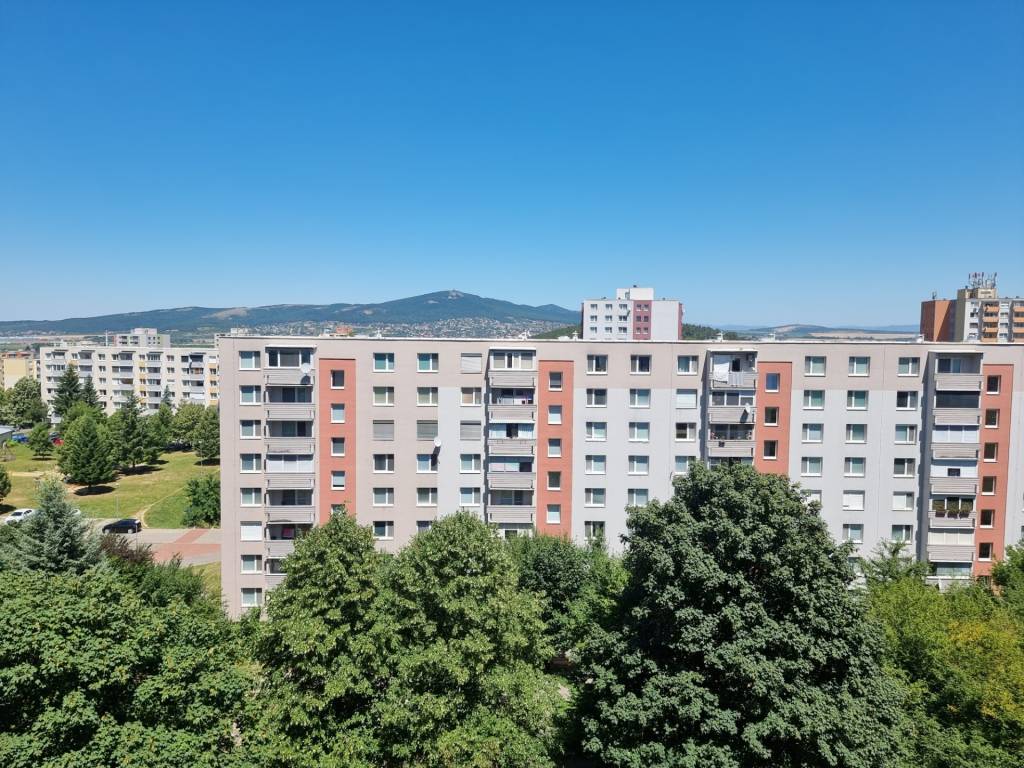 PREDAJ- Priestranný 2-izbový byt s krásnym výhľadom - Nitra,