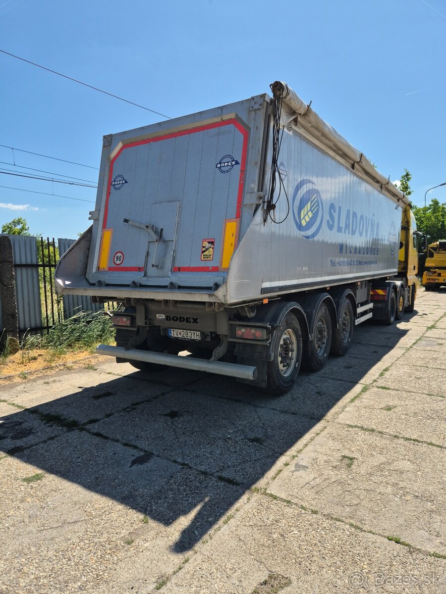 Agro sluzby-sklapač na obylie,autožeriav,plato na slamu seno