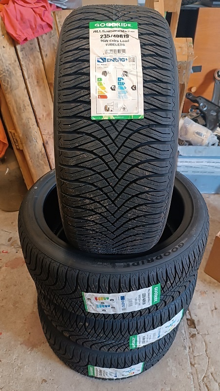 235/40 R19 celoročné pneumatiky DOT 2025