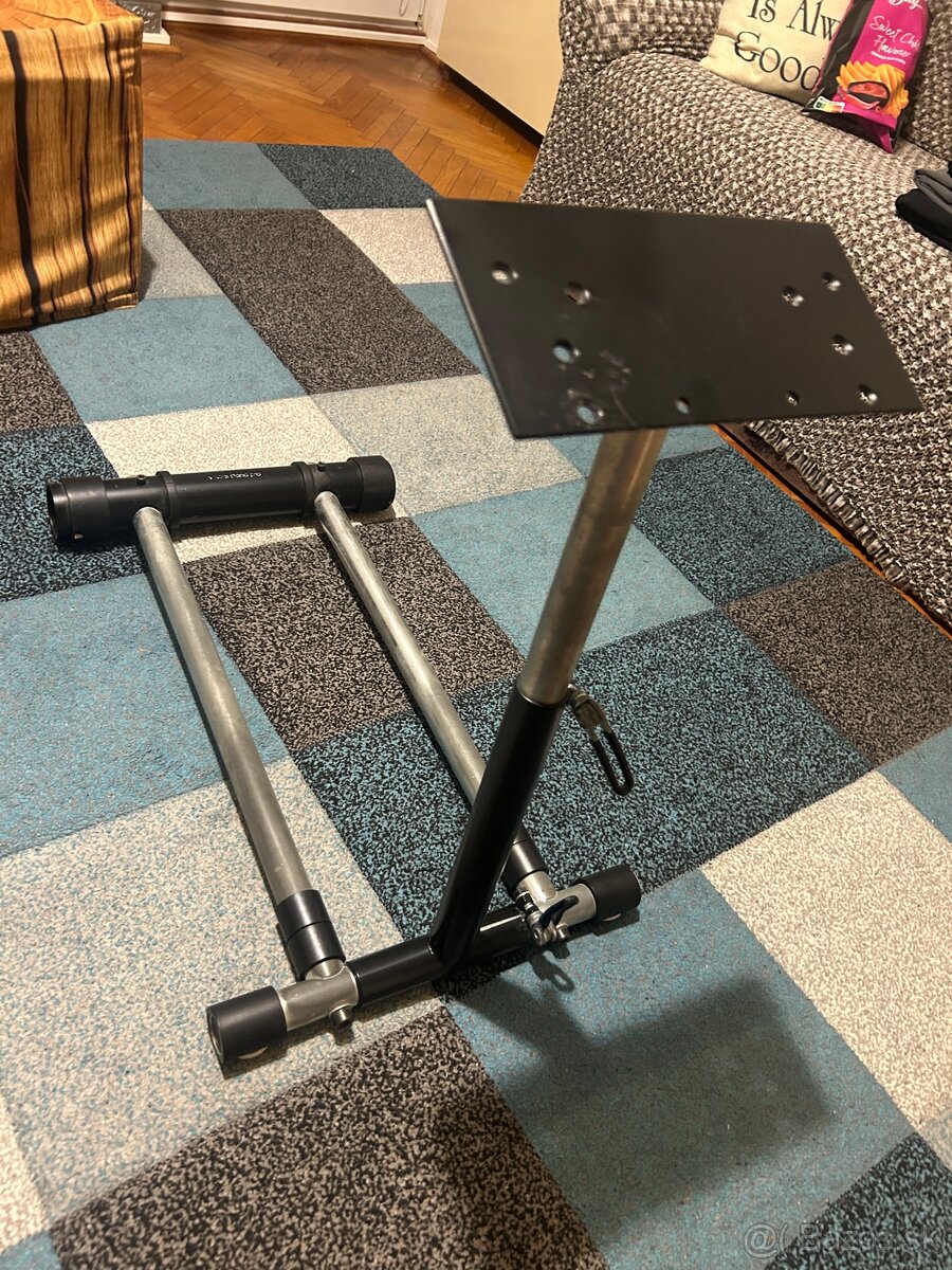 Stojan na volant wheel stand pro