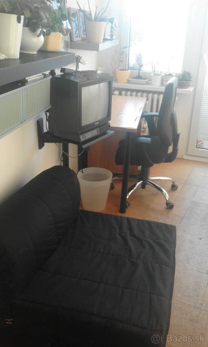 Konzola na televízor