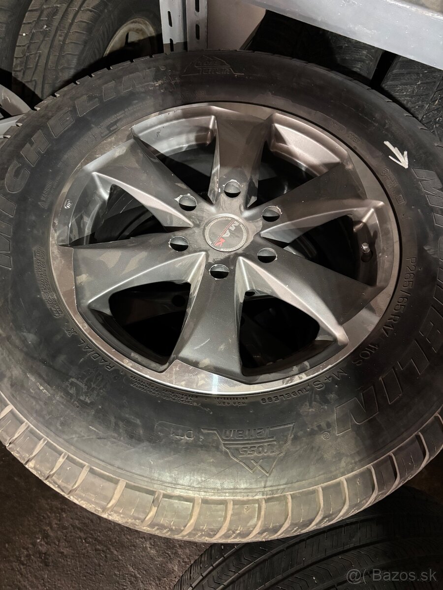 Toyota Land Cruiser R17